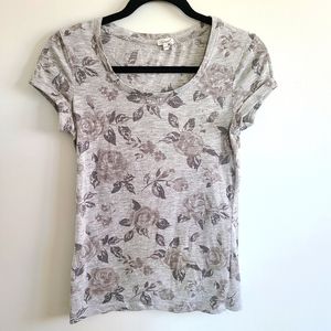 ✨️5 for $25✨️ Xs Kismet Floral Grey T-shirt